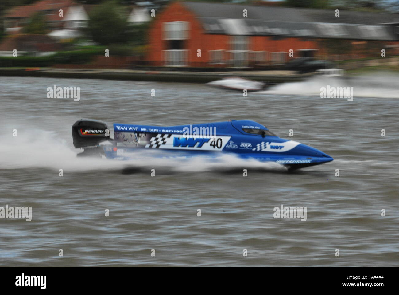 Powerboat Racing Oulton Broad Formula Grand Prix Steve Hoult Stock Photo Alamy Powerboat Racing Oulton Broad Formula Grand Prix Steve Hoult Stock Photo Alamy