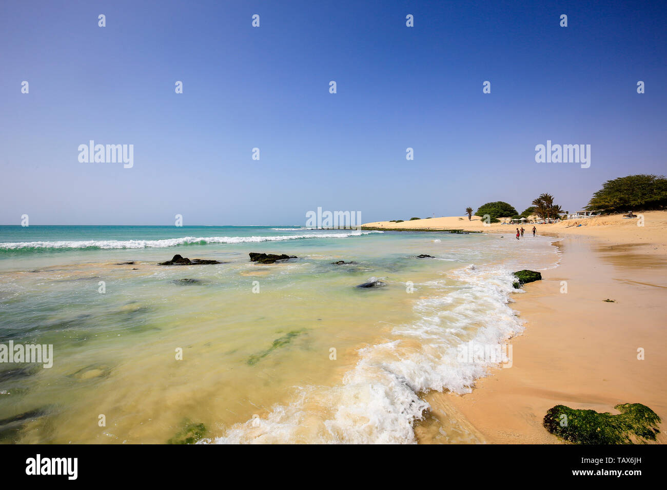 20.02.2019, Sal Rei, Boa Vista, Cape Verde Islands - Praia de Chaves, sandy beach at the beach bar, restaurant Bar Perola de Chaves. 00X190220D025CARO Stock Photo