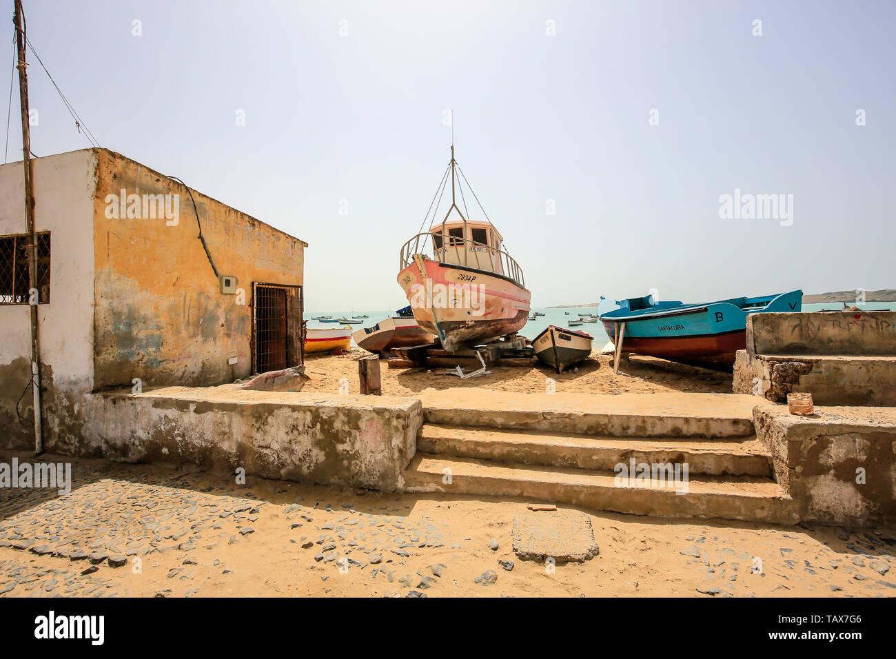 24.02.2019, Sal Rei, Boa Vista, Cape Verde Islands - Fishing boats on the Praia de Diante beach. 00X190224D167CAROEX.JPG [MODEL RELEASE: NOT APPLICABL Stock Photo
