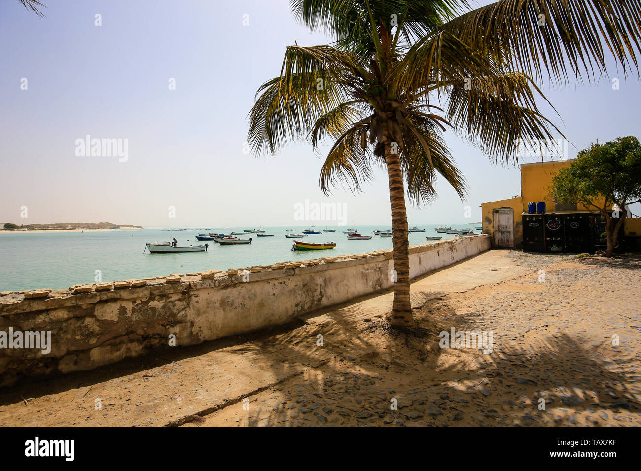 24.02.2019, Sal Rei, Boa Vista, Cape Verde Islands - City view with fishing boats in the bay of the island capital Sal Rei. 00X190224D175CAROEX.JPG [M Stock Photo
