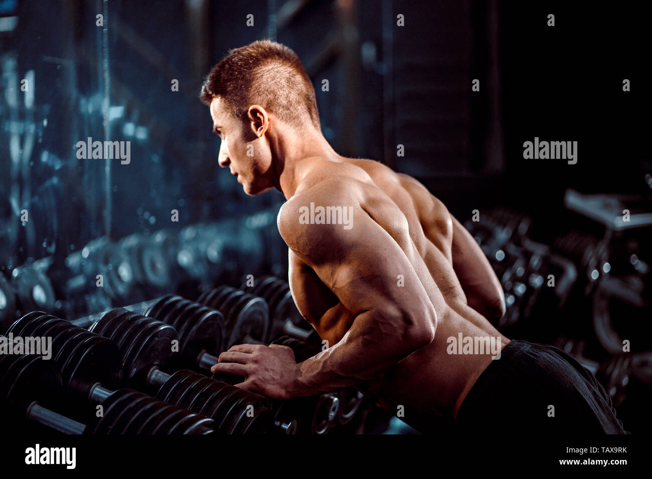 Muscular athlete doing one hand hi-res stock photography and images - Alamy
