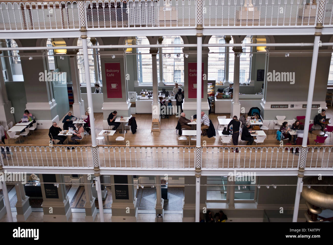 dh Museums Balcony Cafe CHAMBER STREET EDINBURGH People in cafes Scottish National museum of Scotland Stock Photo