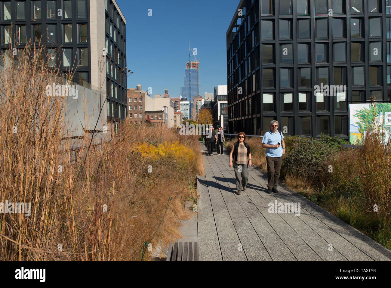 Walking the high line nyc hi-res stock photography and images - Alamy
