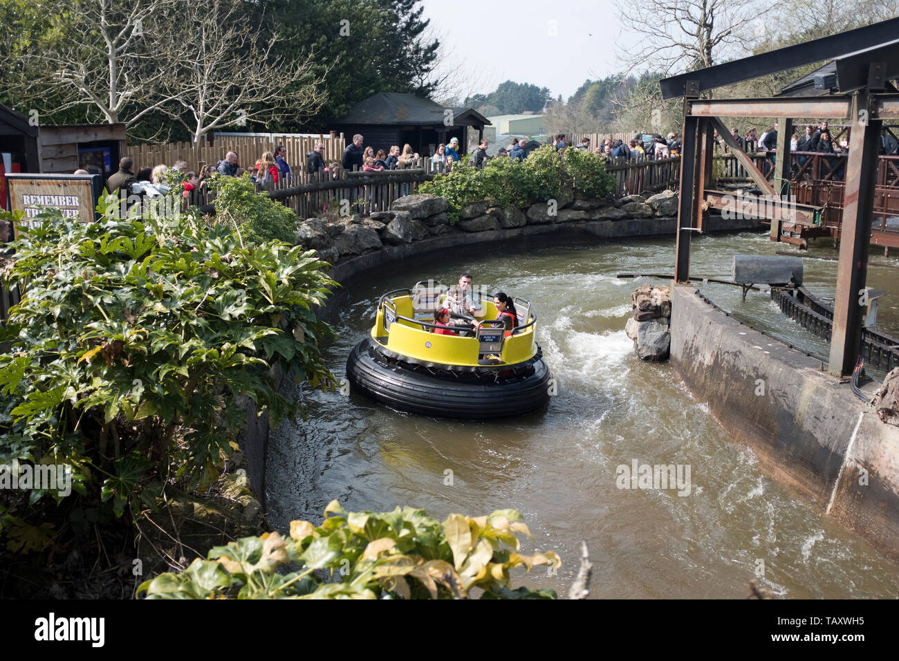 dh Congo River Rapids ALTON TOWERS PARK STAFFORDSHIRE UK People queue