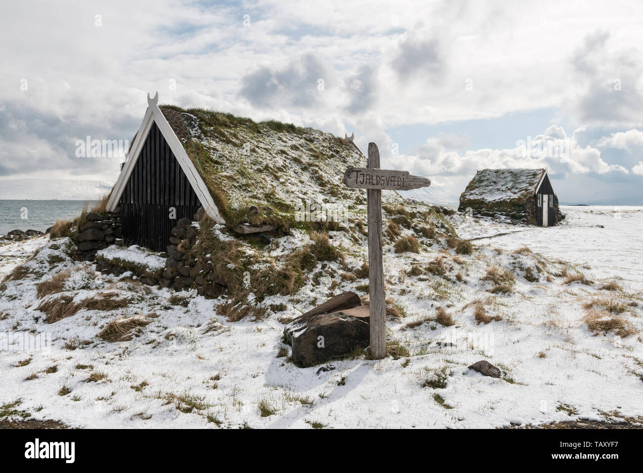 Traditional turf roofed cottages on the coast at Grettislaug on the Skagi peninsula, north of Sauðárkrókur in north-west Iceland Stock Photo