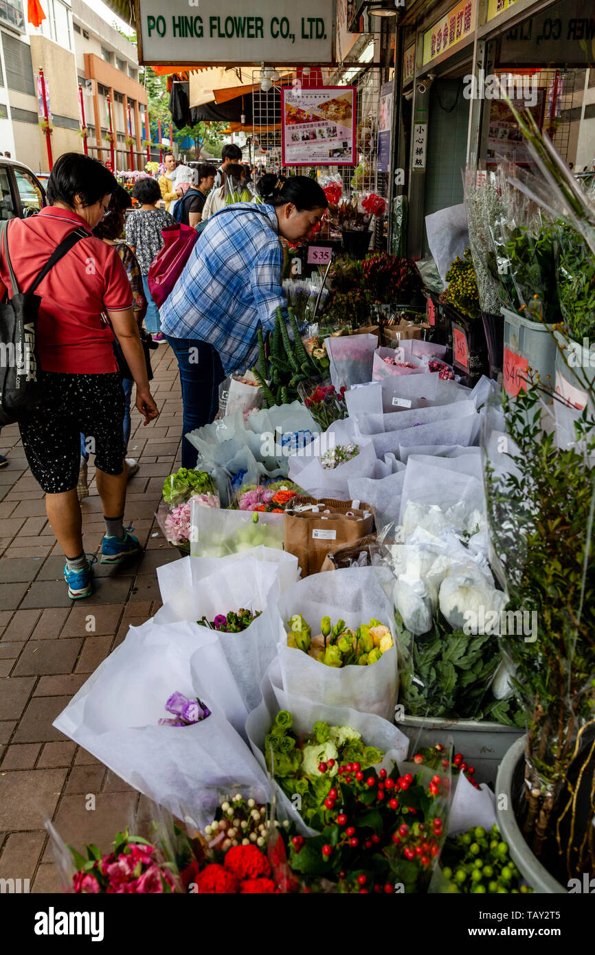 Local People Shopping At The Flower Market, Hong Kong, China Stock