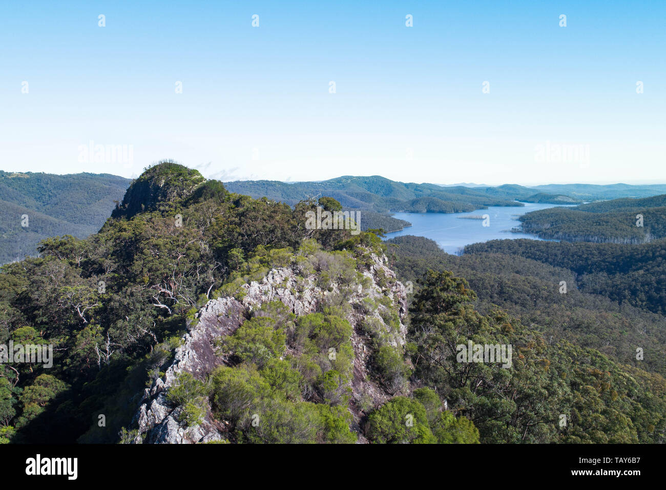 Pages Pinnacle aerial view with Hinze Dam in the background Stock Photo