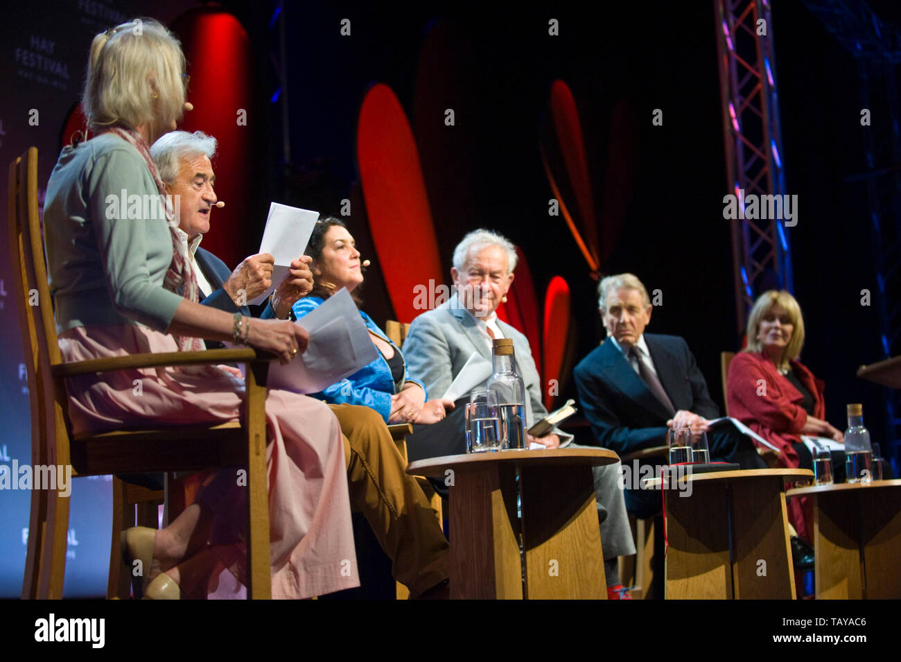 (l-r) Artemis Cooper Antony Beevor Bettany Hughes Simon Schama Edward Fox & Joanna Lumley on stage at Hay Festival to read the works of the late John Julius Norwich Hay-on-Wye Powys Wales UK Stock Photo