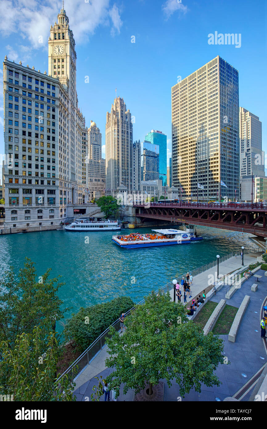 Skyline downtown chicago along hi-res stock photography and images - Alamy
