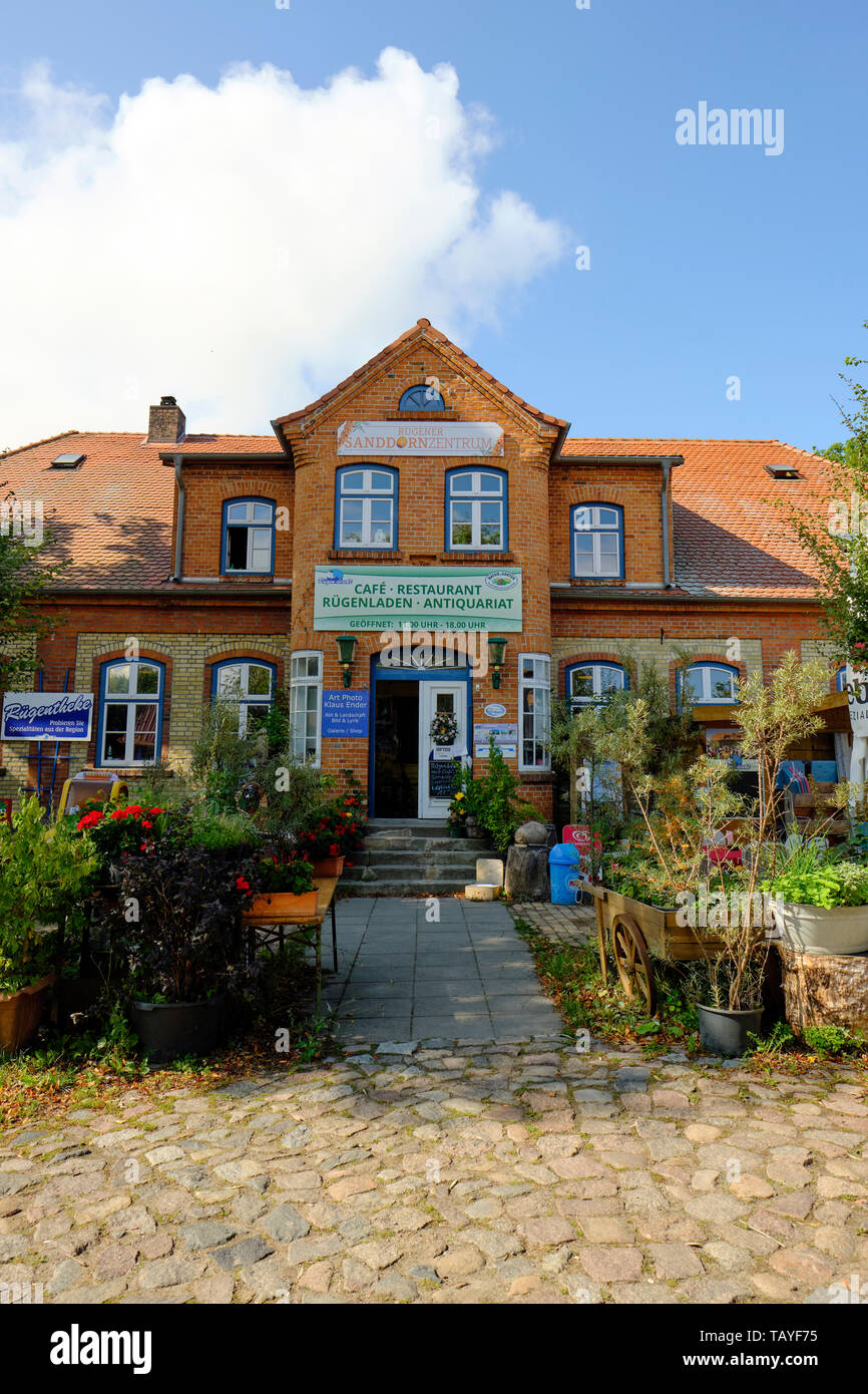 The Rugenhof farm cafe in Putgarten on the popular walk to Cape Arkona /  kap Arkona on the Baltic island of Rugen in northern Germany Stock Photo -  Alamy