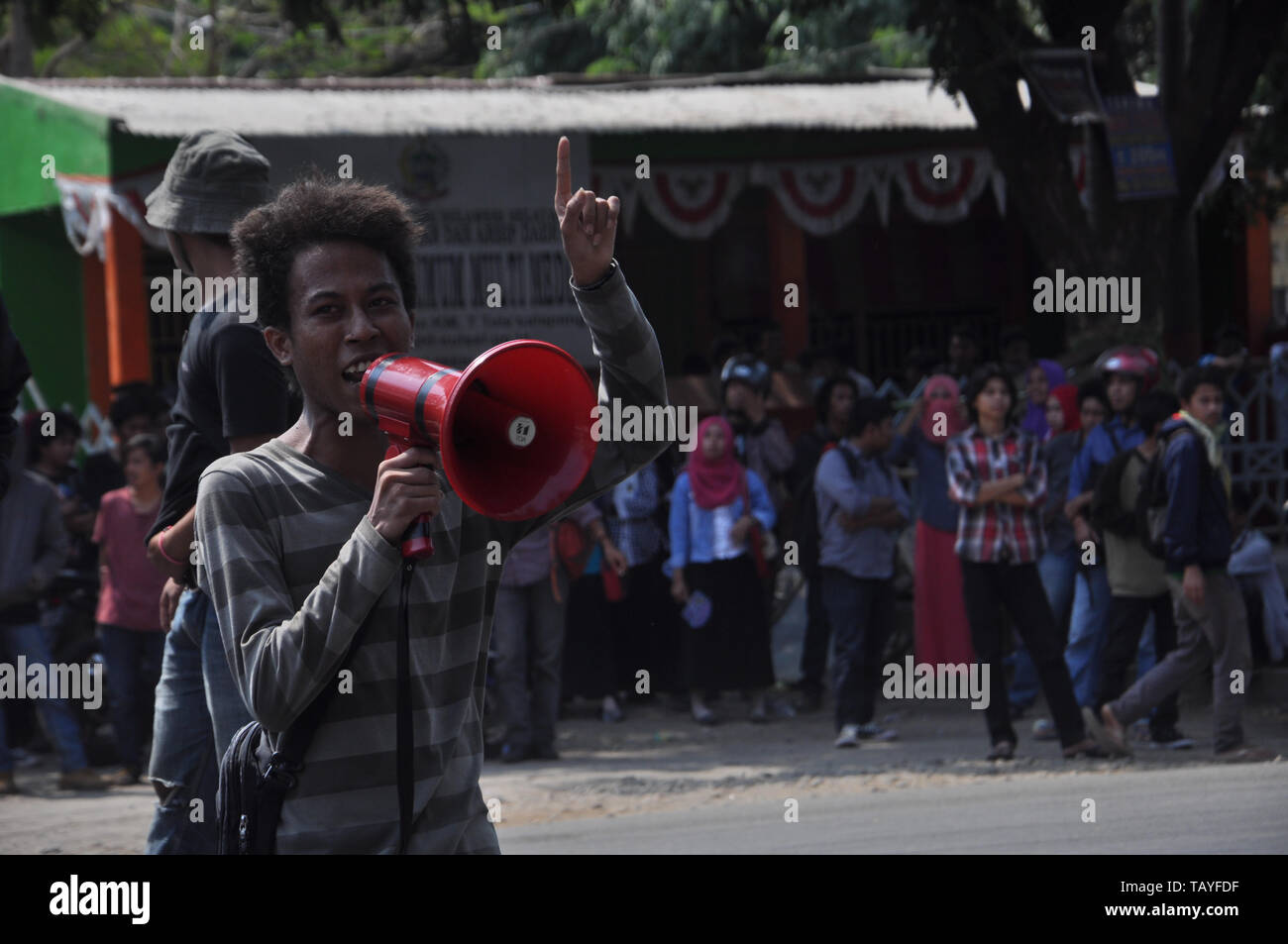Rally orator shouts demonstrant demand during students rally in front of Muhammadiah University at Allaudin Street. University students all over Indon Stock Photo