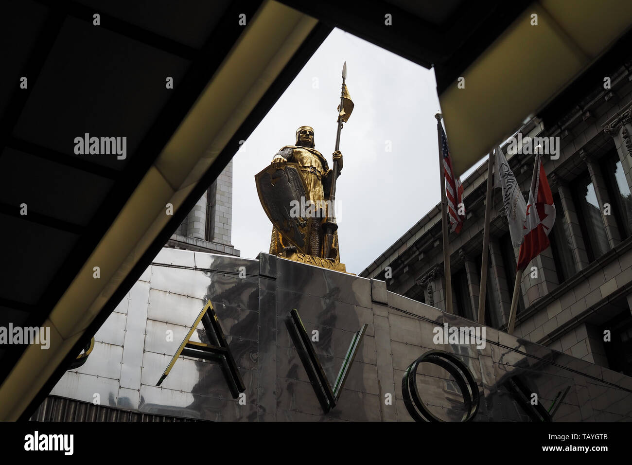 Savoy hotel entrance statue london hires stock photography and images