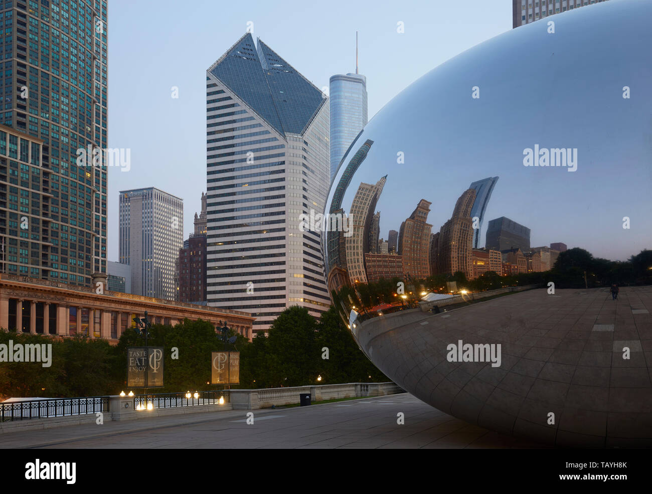 The sculpture Cloud Gate, also known as the Bean, at Millenium Park, Chicago, Illinois, United states Stock Photo