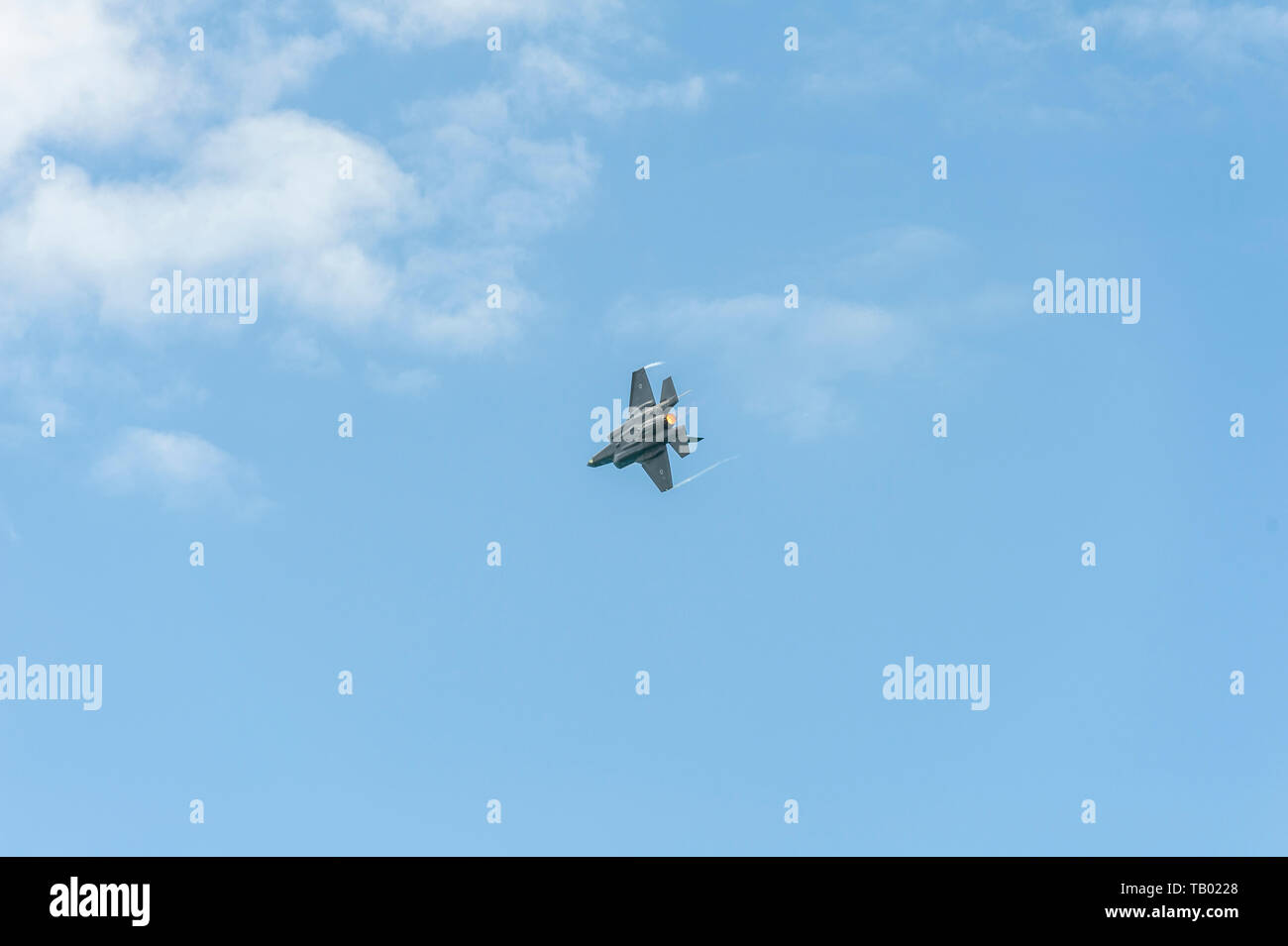 Israel, Tel Aviv-Yafo - 09 May 2019: Yom haatzmaout 2019 - Israel's independence day 71 - airshow: Lockheed Martin F-35 Lightning II doing acrobatics Stock Photo