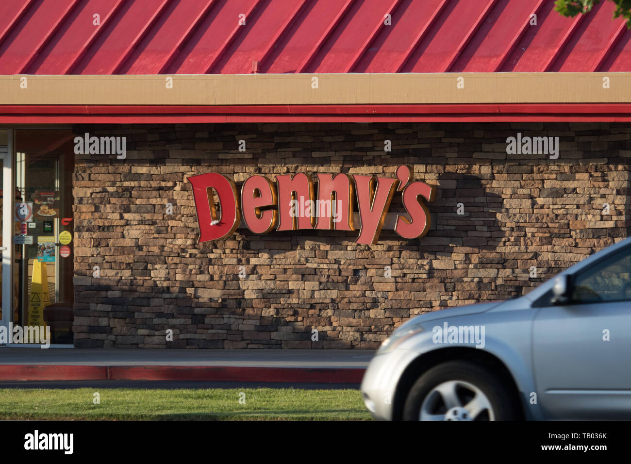 Dennys sign hi-res stock photography and images - Alamy
