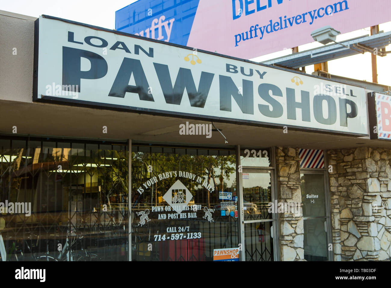 Pawn shop hi-res stock photography and images - Alamy