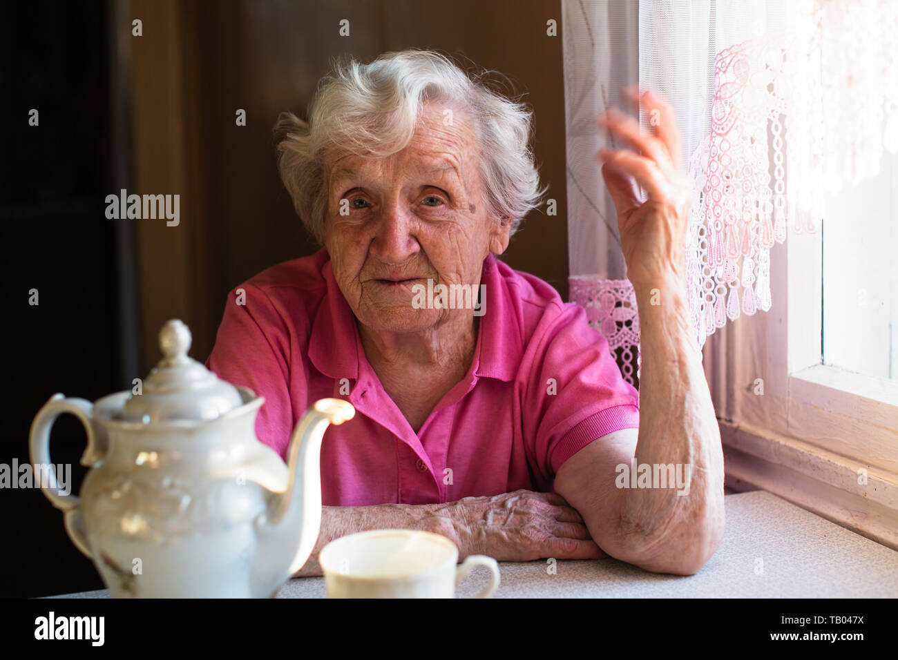 Old retired elderly woman hi-res stock photography and images - Alamy