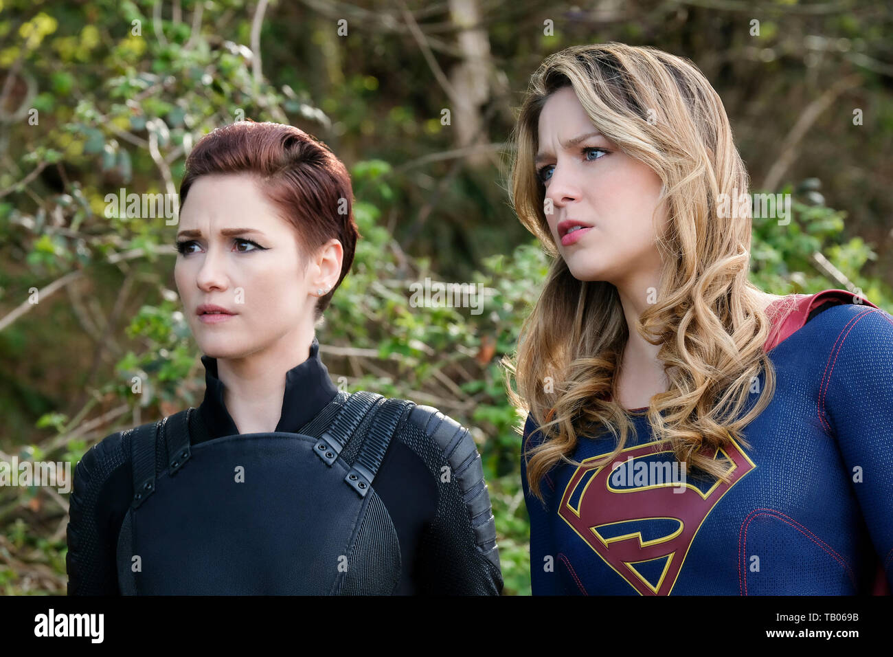 SUPERGIRL, from left: Chyler Leigh, Melissa Benoist, 'The Quest for Peace',  (Season 4, ep. 422, aired May 19, 2019). photo: Robert Falconer / ©The CW /  Courtesy of The Everett Collection Stock Photo - Alamy