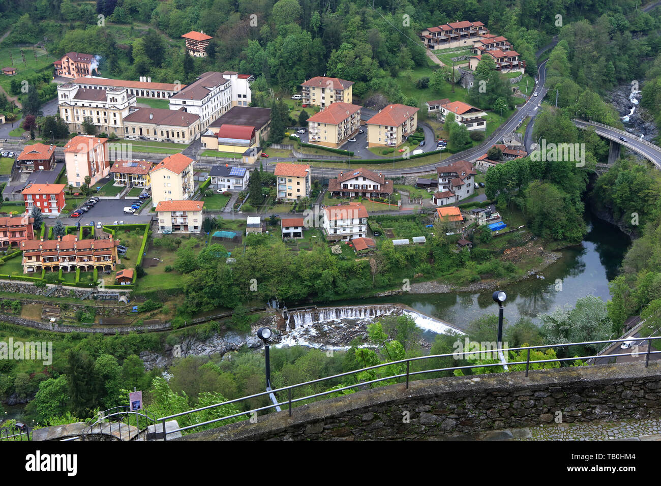 Le village de Varallo Sesia. Vue du Mont Sacré de Varallo Sesia. Italie
