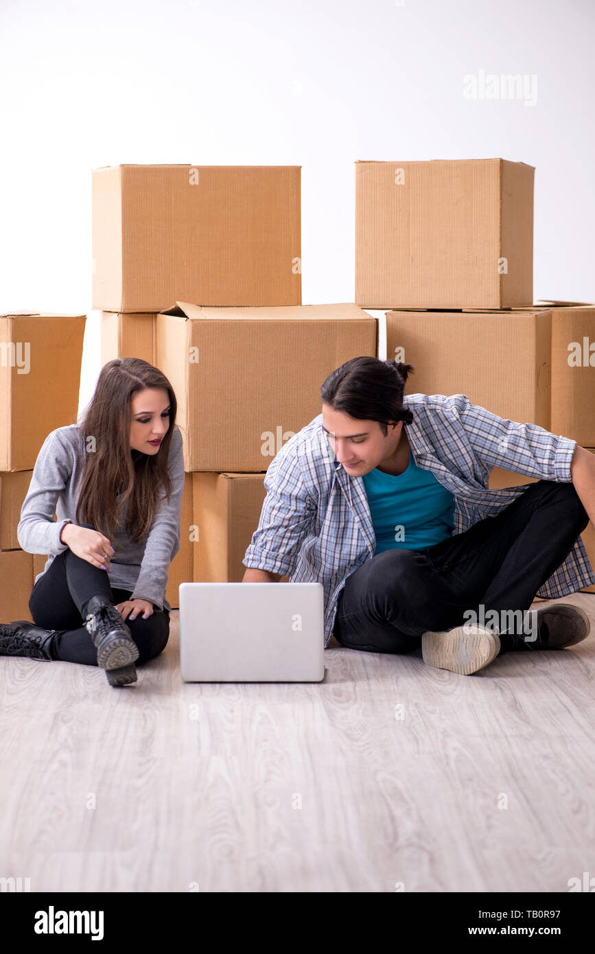 Young pair moving to new flat hi-res stock photography and images - Alamy