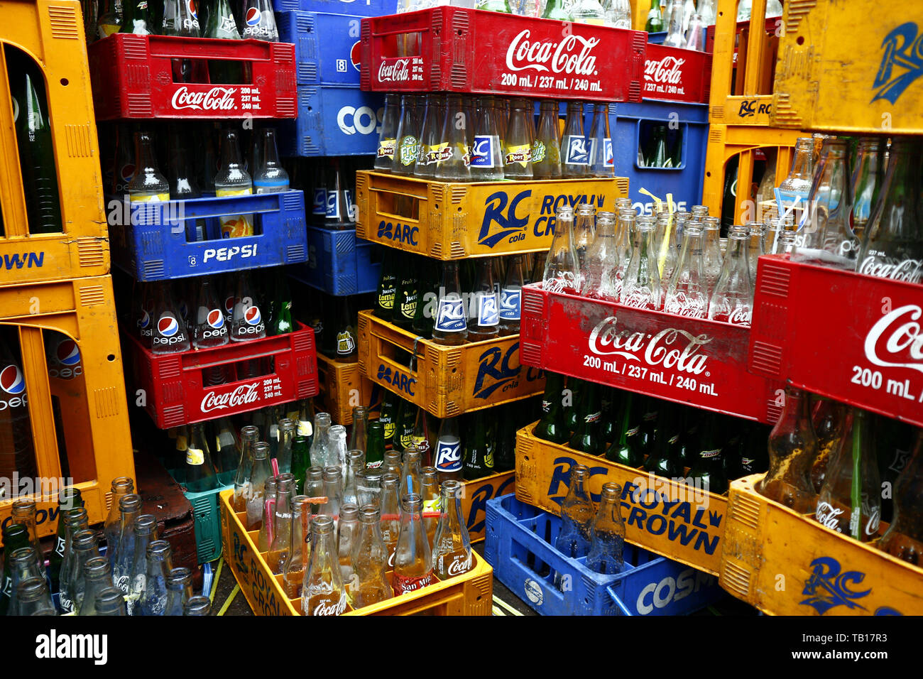 Empty soft drink bottles cases hires stock photography and images Alamy