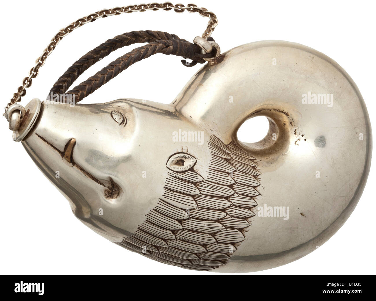 An Indian silver powder horn, Malwar, 19th century, Hollow powder horn in the form of a nautilus shell. The spout shaped like a stylised boar's head with engraved fur pattern and inserted brass tusks. Attached chain with silver plug. Length 16 cm, weight 262 g. historic, historical 19th century, Additional-Rights-Clearance-Info-Not-Available Stock Photo