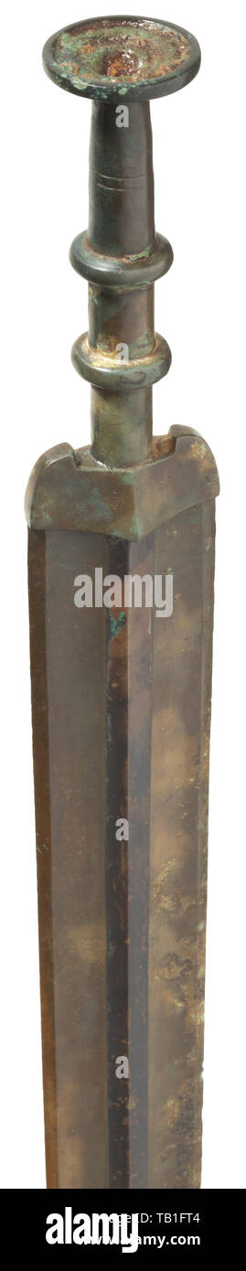 A Chinese bronze sword, Warring States period, Double-edged blade with double fullers on both sides and massive inserted medial ridge, slightly tapering towards the point. Ridged blade mounting, the grip segmented by two girdles, disk-shaped pommel. Fine patina. Length 54 cm. Cf. C.H. Wang Collection, Shang and Zhou Chinese Bronze Weaponry, Taiwan, 1983. Provenance: Hermann Historica, auction 46, lot 766. China, Chinese, historic, historical ancient world, Additional-Rights-Clearance-Info-Not-Available Stock Photo