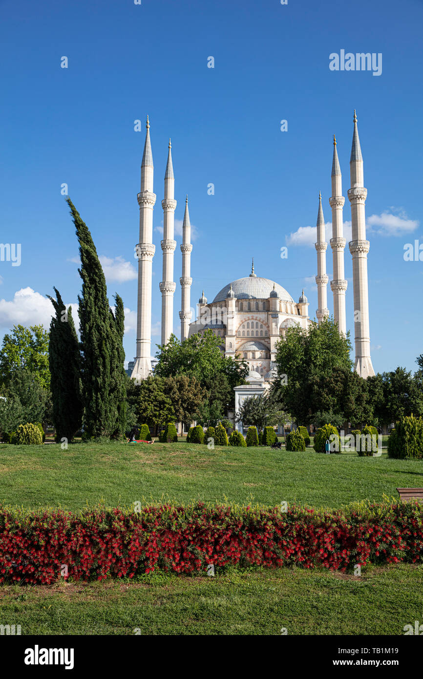 Sabanci Central Mosque from Central Park in Adana,Turkey. Sabanci ...