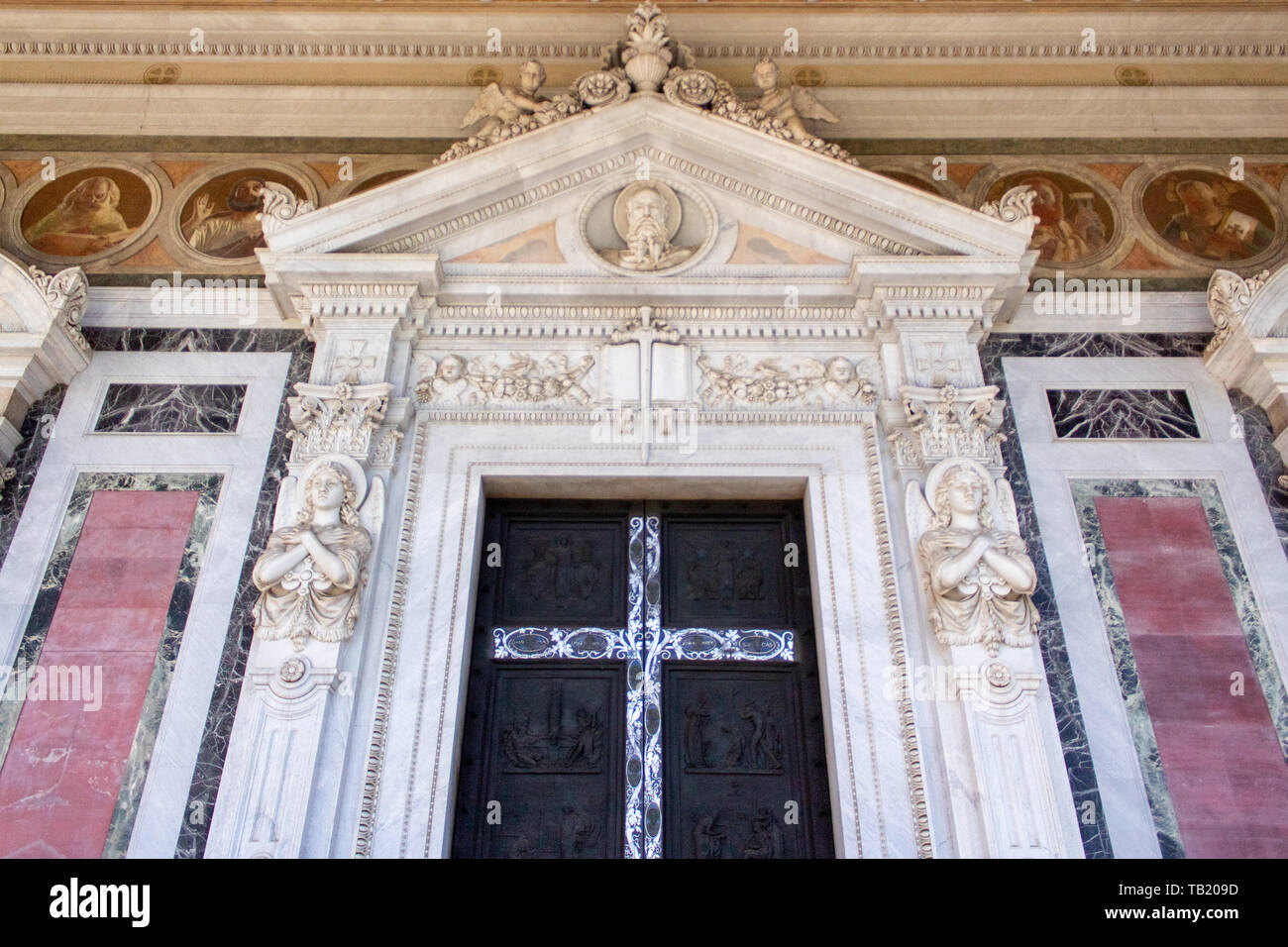 St. paul’s outside the walls hi-res stock photography and images - Alamy