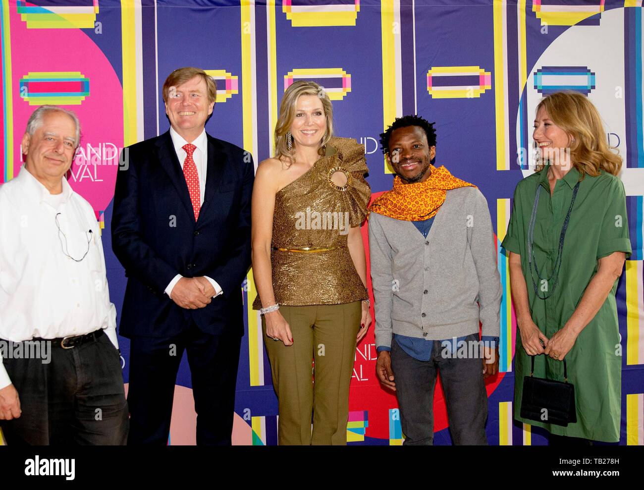 Amsterdam, Netherlands. 29th May, 2019. William Kentridge, King Willem-Alexander and Queen Maxima of The Netherlands, Faustin Linyekula en director of the Holland Festival Annet Lekkerkerker at the Theater Amsterdam in Amsterdam, on May 29, 2019, to attend the opening performance of the 72nd Holland Festival, music theater performance The Head & The Load by South African artist William Kentridge Credit: Albert Nieboer/Netherlands OUT/Point De Vue OUT |/dpa/Alamy Live News Stock Photo