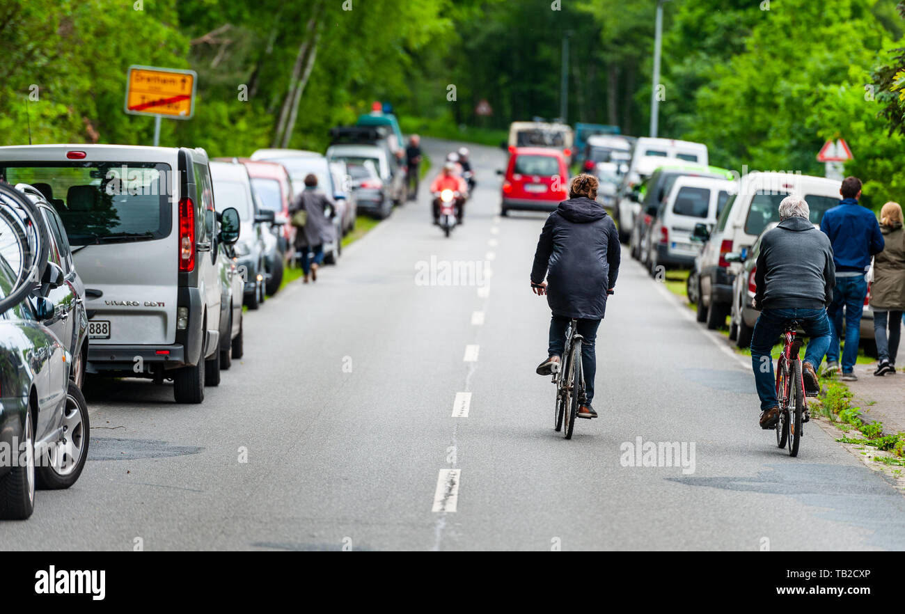 Tiefbau, Germany. 30th May, 2019. People ride their bicycles on a road during the Cultural Land Tour in Wendland. At the 30th Cultural Country Tour in Wendland until 10.06.2019, according to the organizers, twelve days will be spent at more than 120 points. in 90 places. Photo: Philipp Schulze/dpa Credit: dpa picture alliance/Alamy Live News Stock Photo
