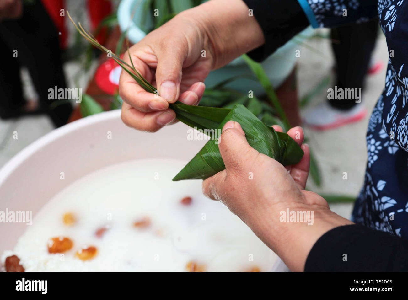 Lianyungang, China's Jiangsu Province. 30th May, 2019. A woman makes Zongzi, a kind of rice dumpling wrapped up with bamboo leaves, during a contest in Lianyungang City, east China's Jiangsu Province, May 30, 2019. Credit: Zhu Huanan/Xinhua/Alamy Live News Stock Photo