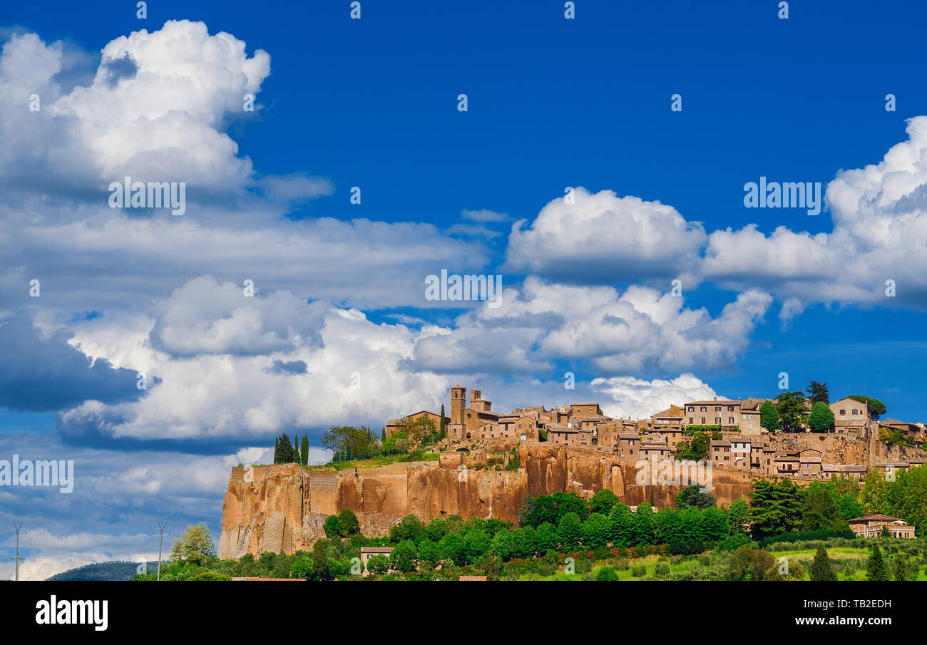 view-of-orvieto-medieval-historic-center-with-its-characteristic