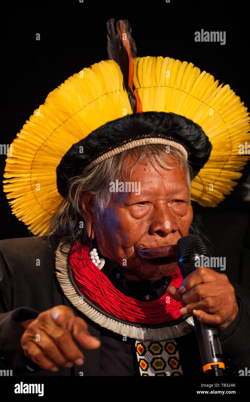 Brazil's indigenous chief Raoni Metuktire delivers speech in Lyon, France Stock Photo