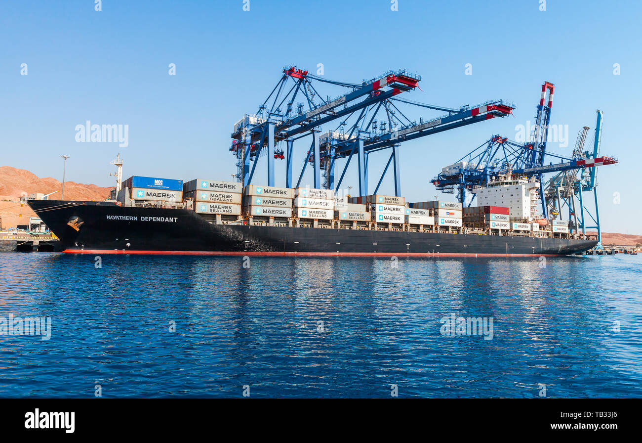 Cargo ship blue sky hi-res stock photography and images - Page 8 - Alamy