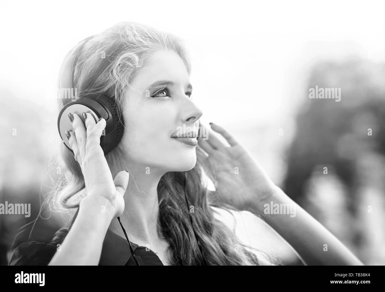 Girl headphones Black and White Stock Photos & Images Alamy