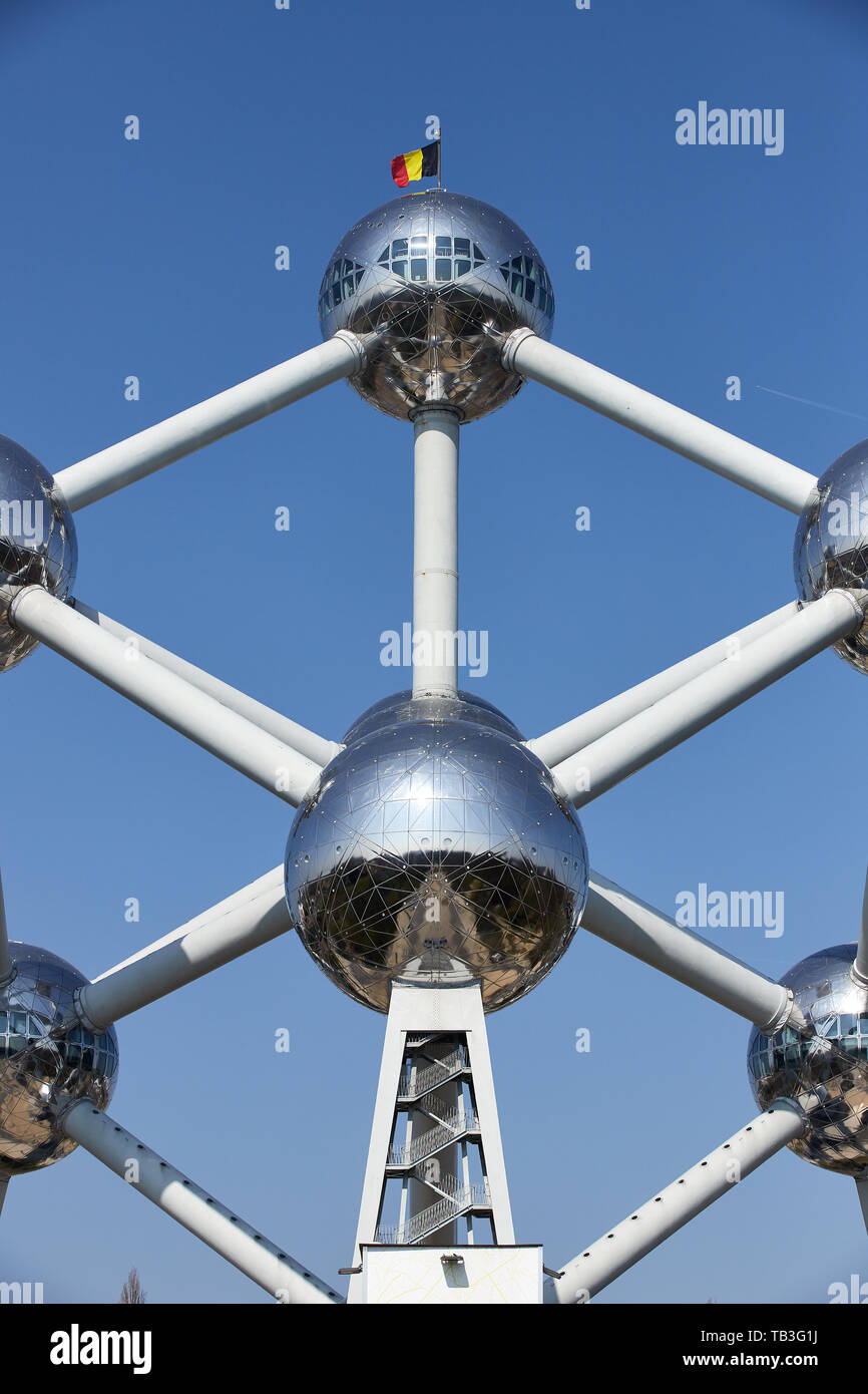 01.04.2019, Brussels, Brussels, Belgium - The Atomium with a cloudless blue sky. 00R190401D121CAROEX.JPG [MODEL RELEASE: NOT APPLICABLE, PROPERTY RELE Stock Photo