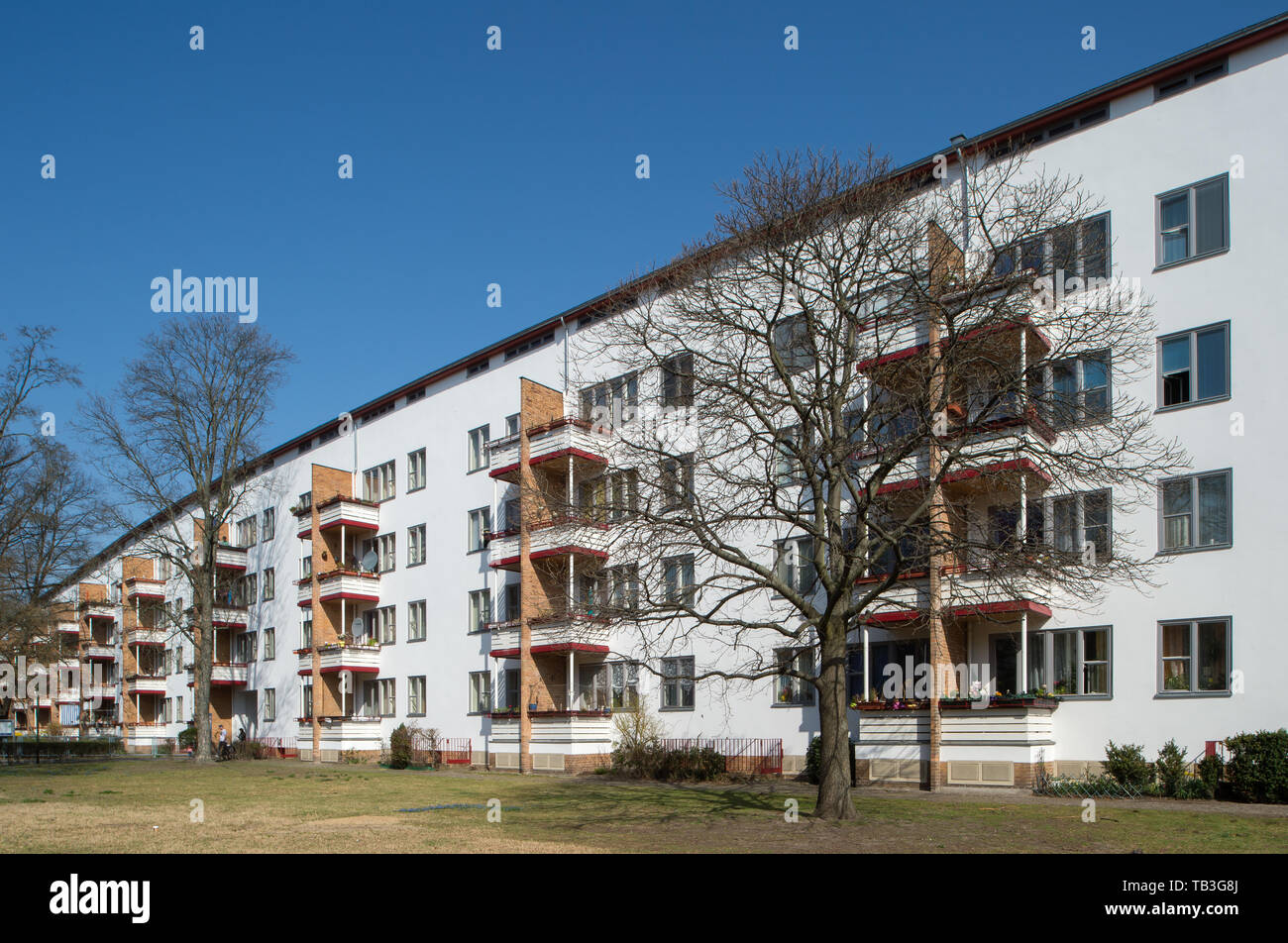 10.04.2018, Berlin, Berlin, Germany - Residential development in the large Siemensstadt housing estate, a modern Berlin housing estate, built between  Stock Photo