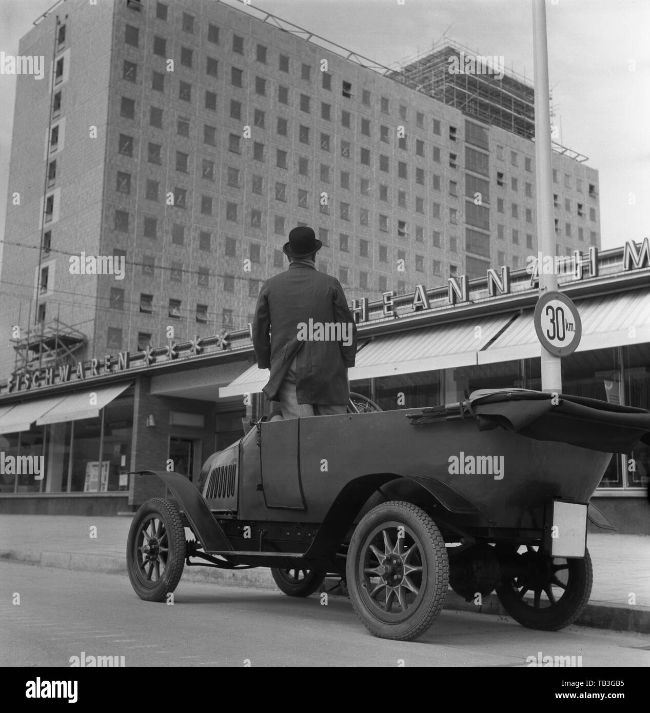 14.07.1964, Berlin, Berlin, GDR Car driver stands on the Stalinallee
