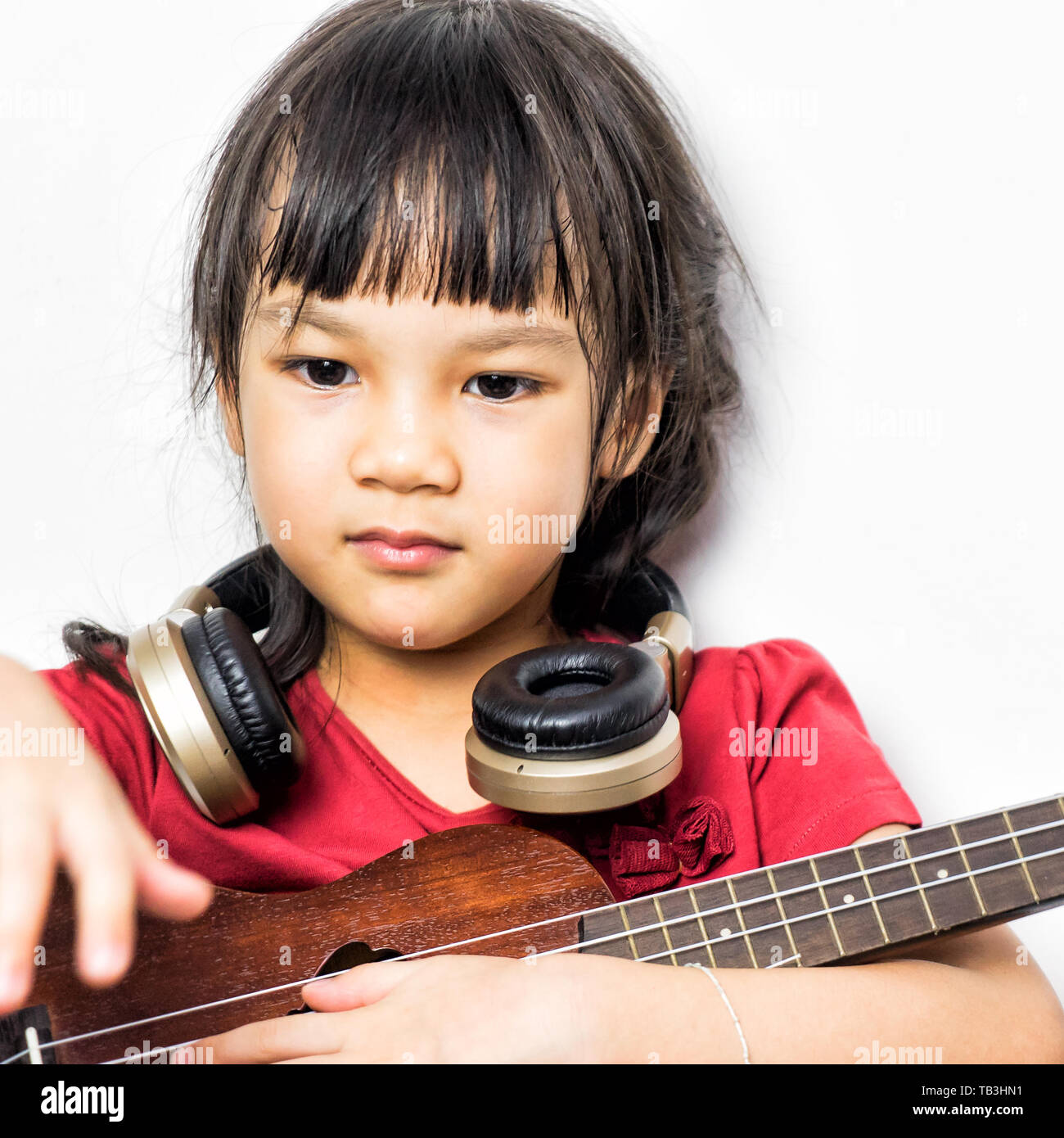 Girl child asian guitar hires stock photography and images Alamy