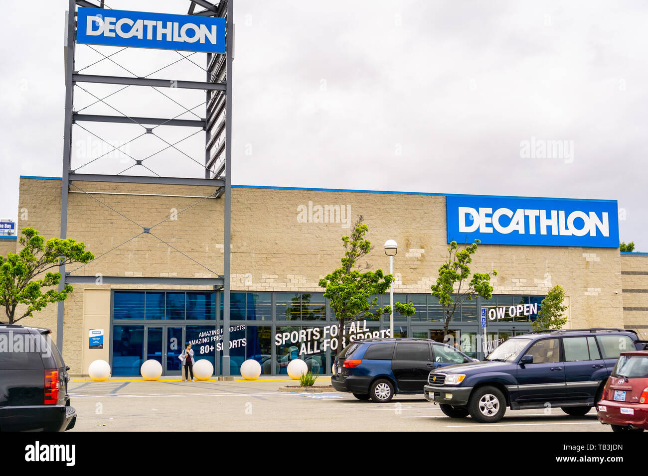 European Sporting Goods Retailer 'Decathlon' moving into former Emeryville  Toys R Us Space - The E'ville Eye Community News