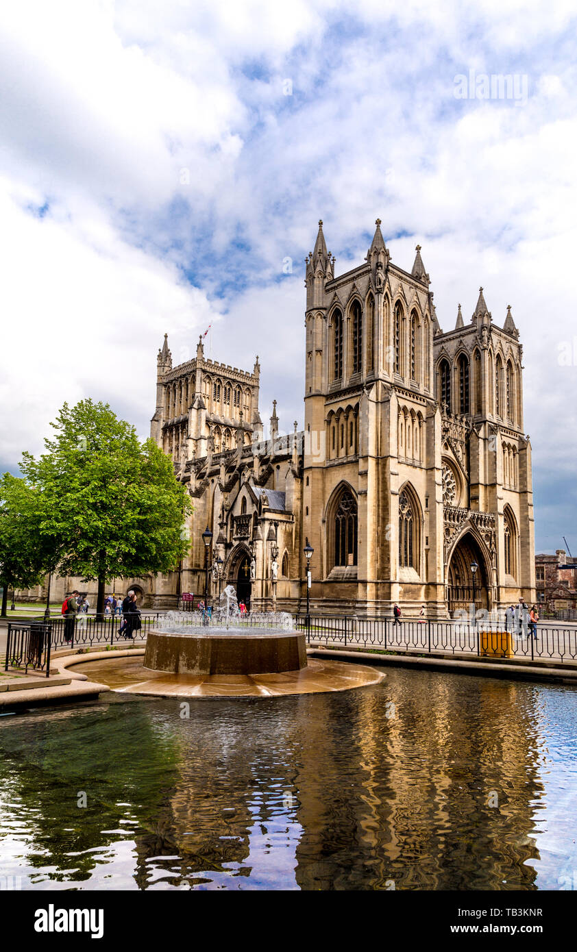 Bristol Cathedral and fountain in College Green, Bristol, UK Stock Photo
