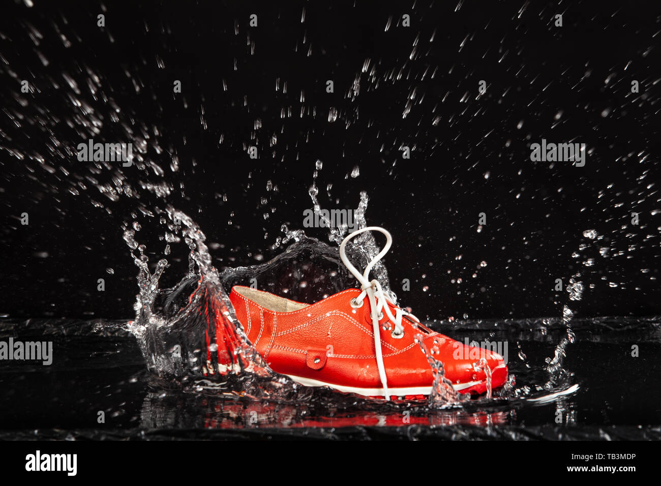 Running shoe splash exercise hi-res stock photography and images - Alamy