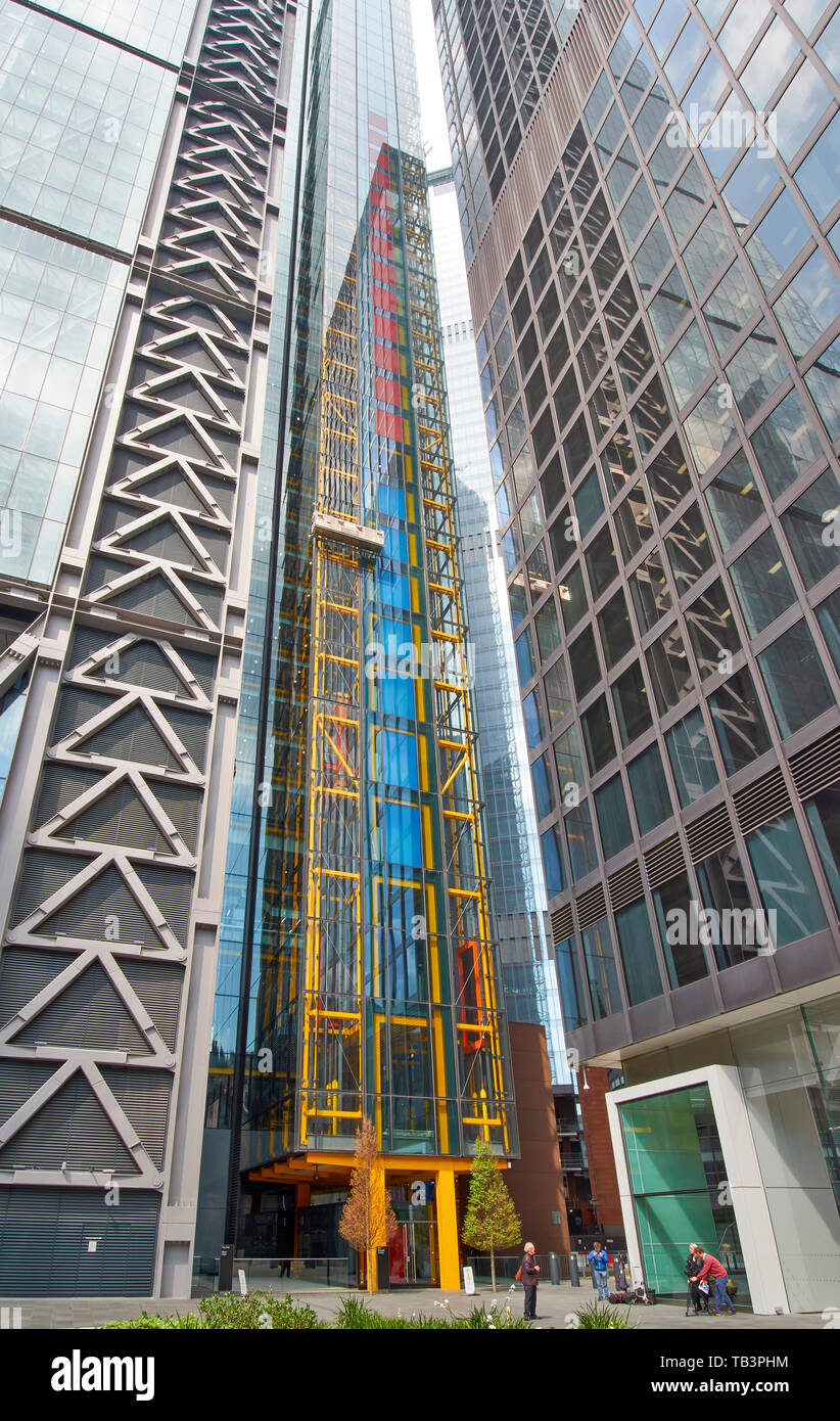 LONDON THE CITY LLOYDS REGISTER BUILDING BLUE AND YELLOW IN FENCHURCH STREET Stock Photo