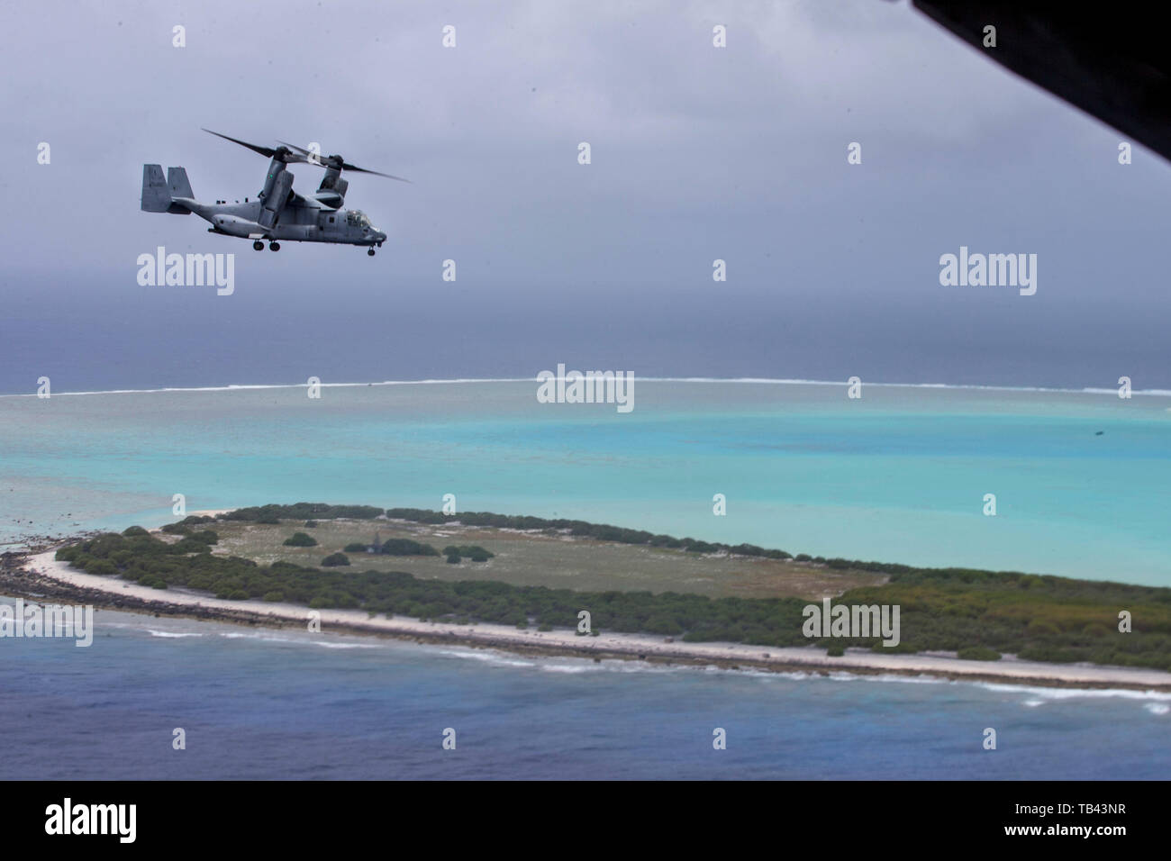 190522-M-EC058-0386 PACIFIC OCEAN (May 22, 2019) An MV-22 Osprey with Marine Medium Tiltrotor Squadron (VMM) 163 (Reinforced), 11th Marine Expeditionary Unit (MEU), flies over Wake Island. The Marines and Sailors of the 11th MEU are deployed to the U.S. 7th Fleet area of operations to support regional stability, reassure partners and allies, and maintain a presence postured to respond to any crisis ranging from humanitarian assistance to contingency operations (U.S. Marine Corps photo by Lance Cpl. Dalton S. Swanbeck) Stock Photo