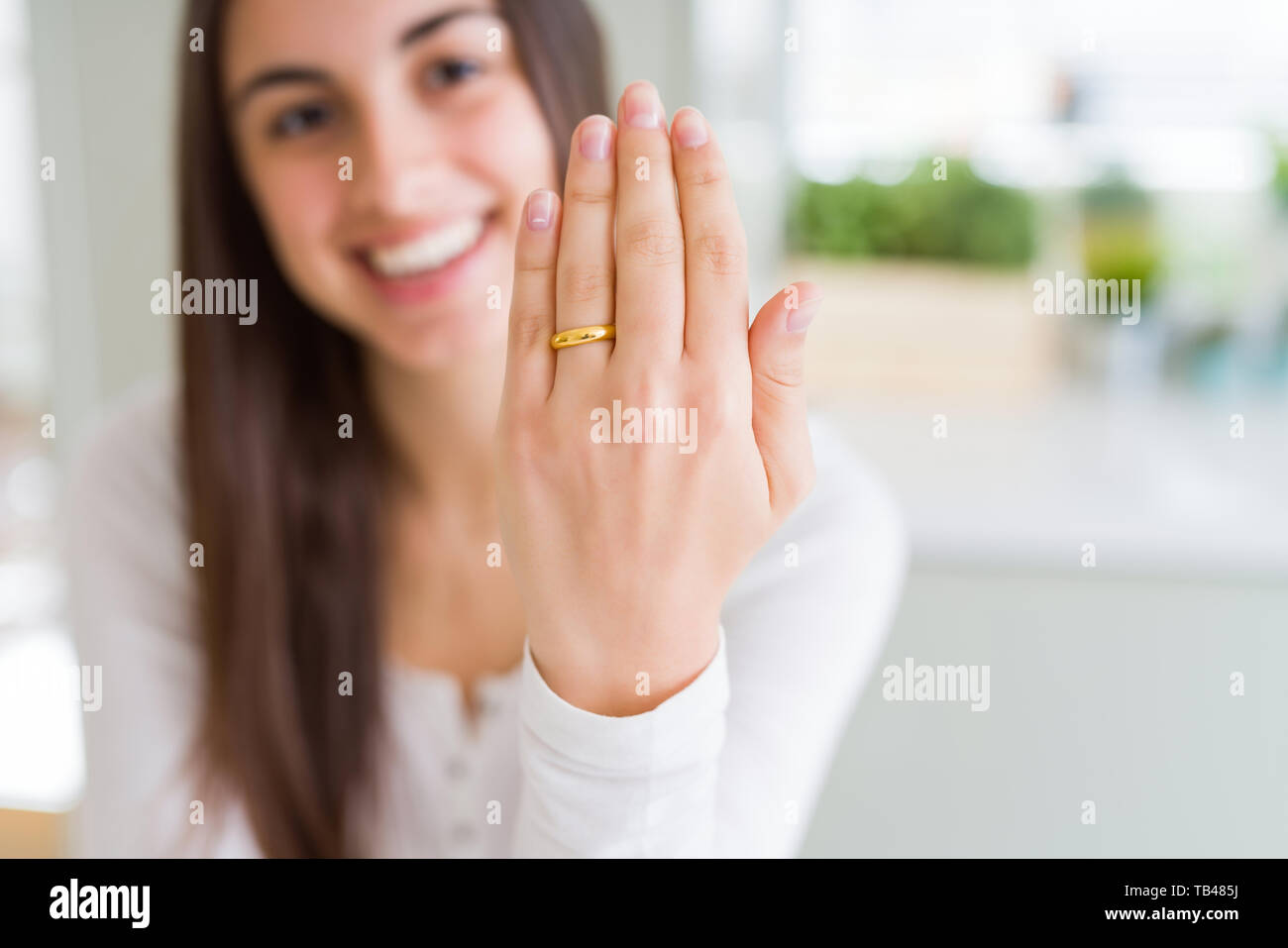what finger to wear a engagement ring on female