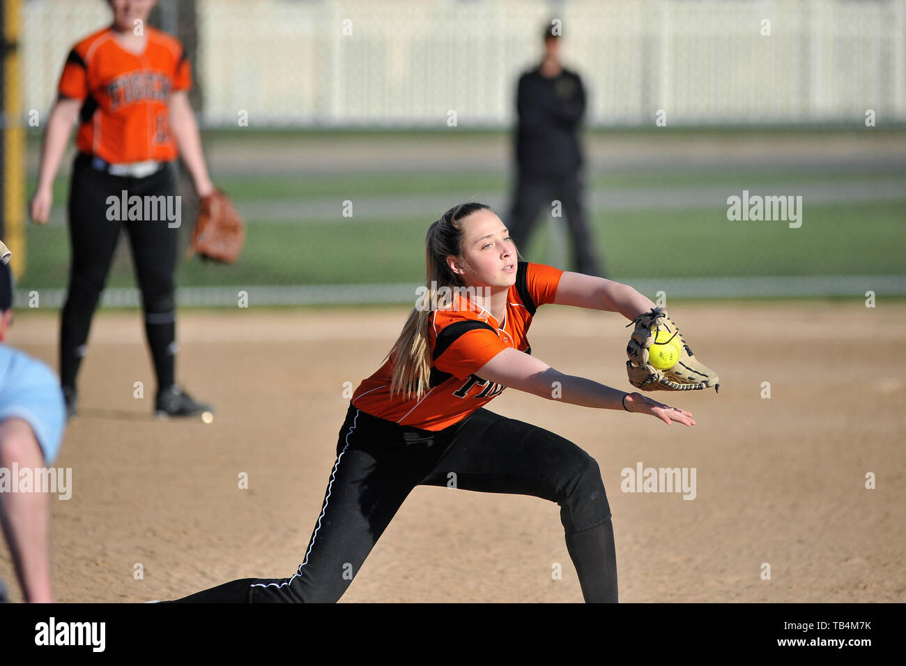 First base softball player catching hi-res stock photography and images -  Alamy