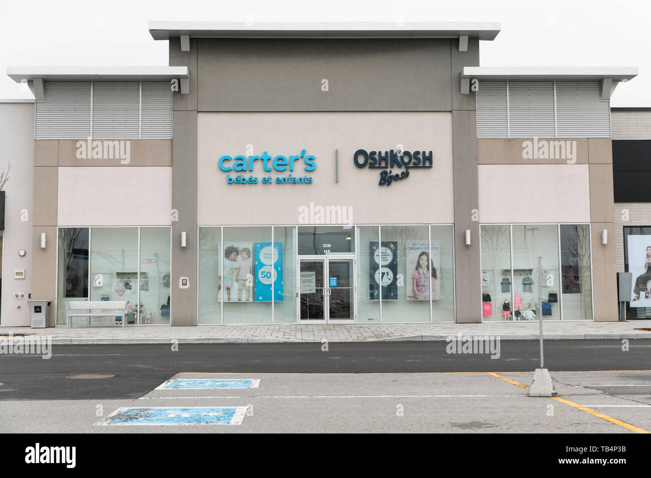A logo sign outside of a Carter's, Inc., and OshKosh B'gosh retail store  location in Vaudreuil-Dorion, Quebec, Canada, on April 21, 2019 Stock Photo  - Alamy