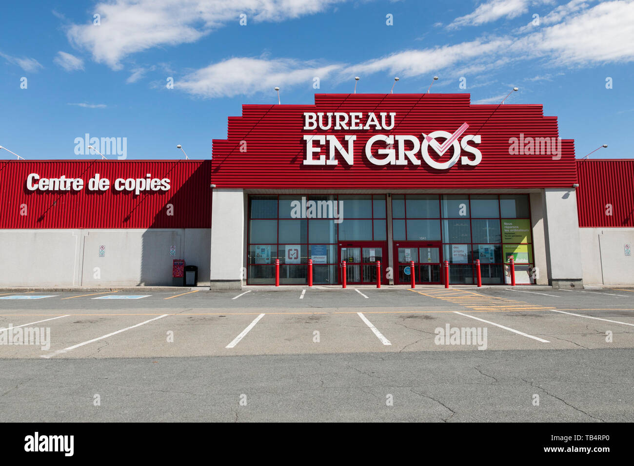 A logo sign outside of a Bureau en Gros (Staples) retail store location in  Montreal, Quebec, Canada, on April 21, 2019 Stock Photo - Alamy