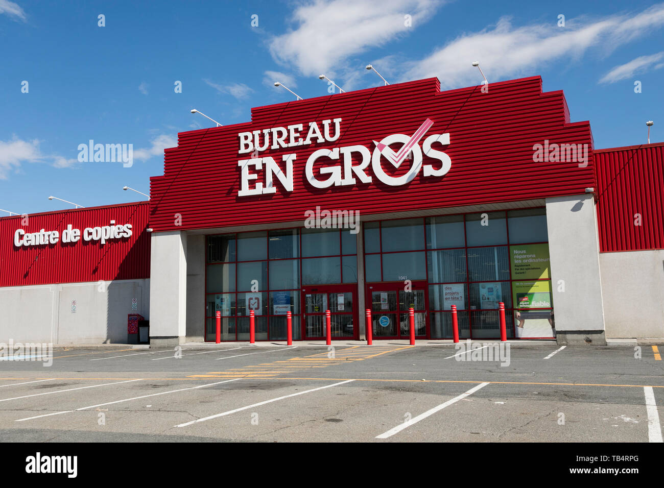 A logo sign outside of a Bureau en Gros (Staples) retail store location in  Montreal, Quebec, Canada, on April 21, 2019 Stock Photo - Alamy